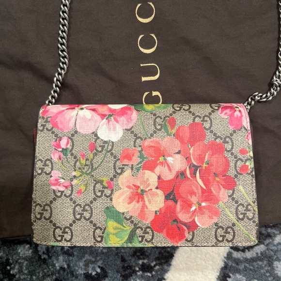 Gucci GG Supreme Monogram Blooms Mini Dionysus Bag - Picture 3 of 5
